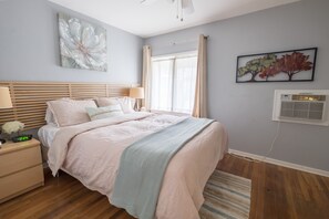 1 bedroom, bed sheets - The Deodora (Pasadena)