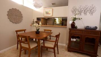 Condo, 2 Queen Beds (Juniper House) | Dining