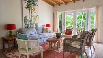 House, Multiple Beds (Mariposa) | Living room | TV, fireplace