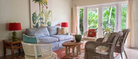 House, Multiple Beds (Mariposa) | Living room | TV, fireplace