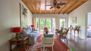 House, Multiple Beds (Mariposa) | Living room | TV, fireplace