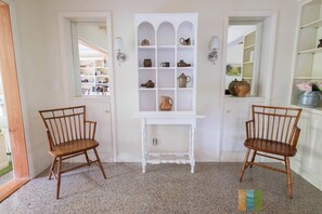 House, Multiple Beds (Mariposa)