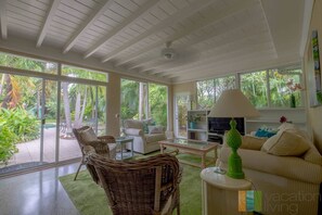 House, Multiple Beds (Mariposa) | Living room | TV, fireplace