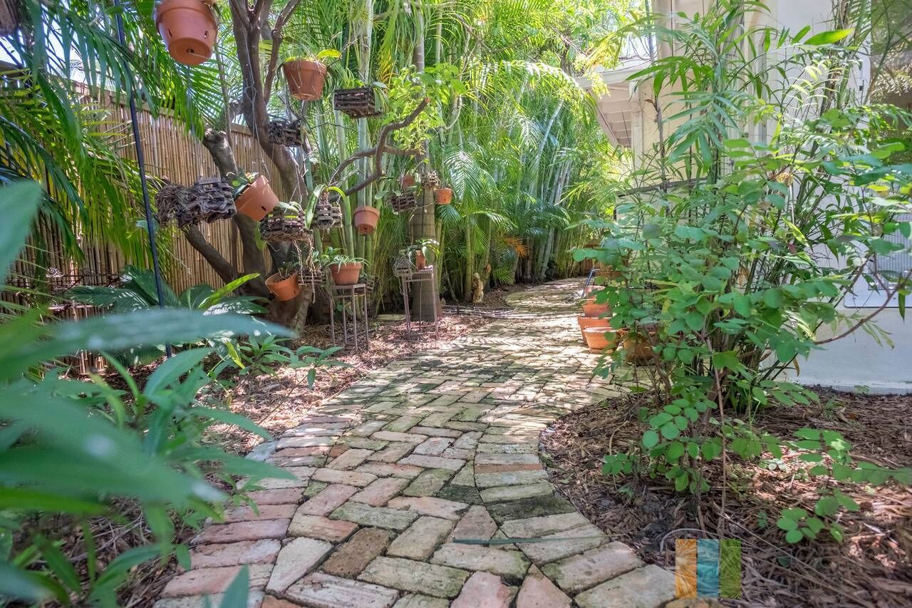 المنطقة المحيطة بالمنشأة