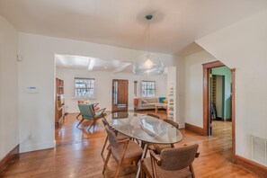 Living room - Desert Rose (Pasadena)