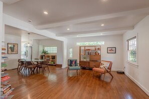 Living room - Desert Rose (Pasadena)
