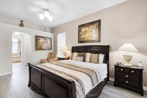 4 bedrooms, iron/ironing board, free WiFi, bed sheets - Spacious 4 Bed Game Spa Pool Home in Higlands Reserve (Davenport)