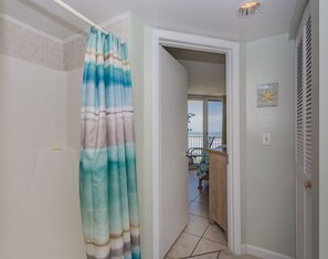 Condo, 2 Bedrooms