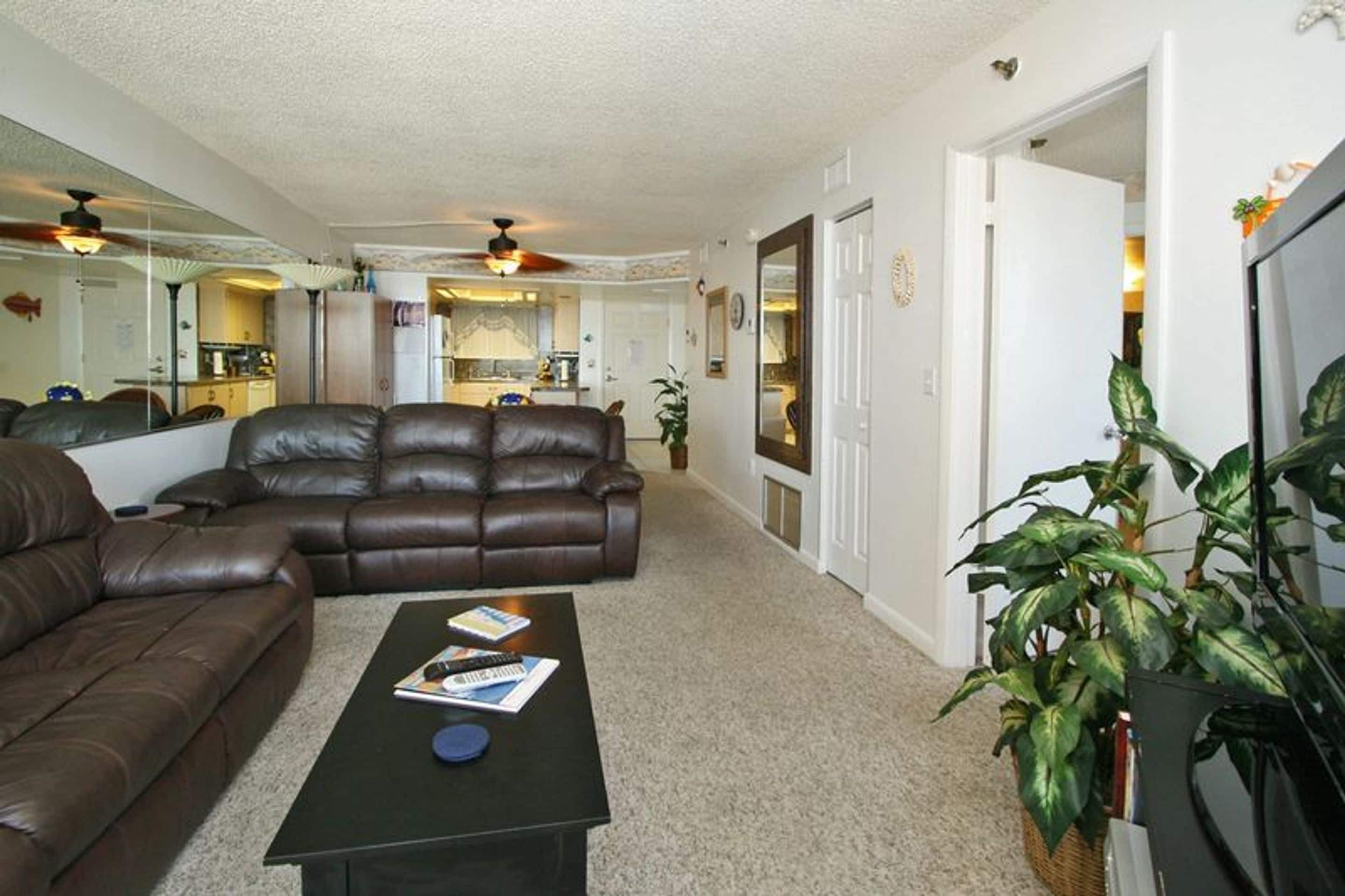 Condo, 2 Bedrooms | Living room