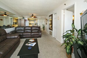Condo, 2 Bedrooms | Living room