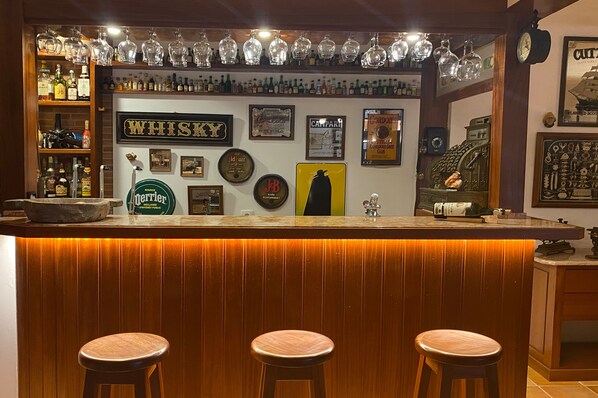Bar (en la propiedad)