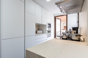 Réfrigérateur, micro-ondes, four, lave-vaisselle