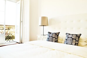 Deluxe Suite, Balcony | Memory foam beds, desk, iron/ironing board, free WiFi - Feeling Chiado 15 (Lisbon)