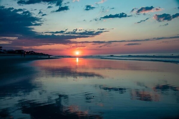 Beach nearby, sun loungers, beach towels