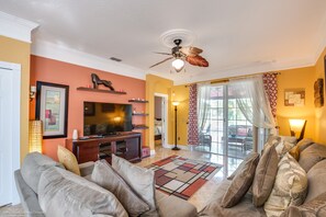 TV - Great 4 Bed Pool Home in Higlands Reserve (Davenport)