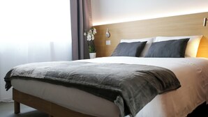 Kamar Bisnis (Bianchi) | Brankas, kedap suara, Wi-Fi gratis, dan seprai linen