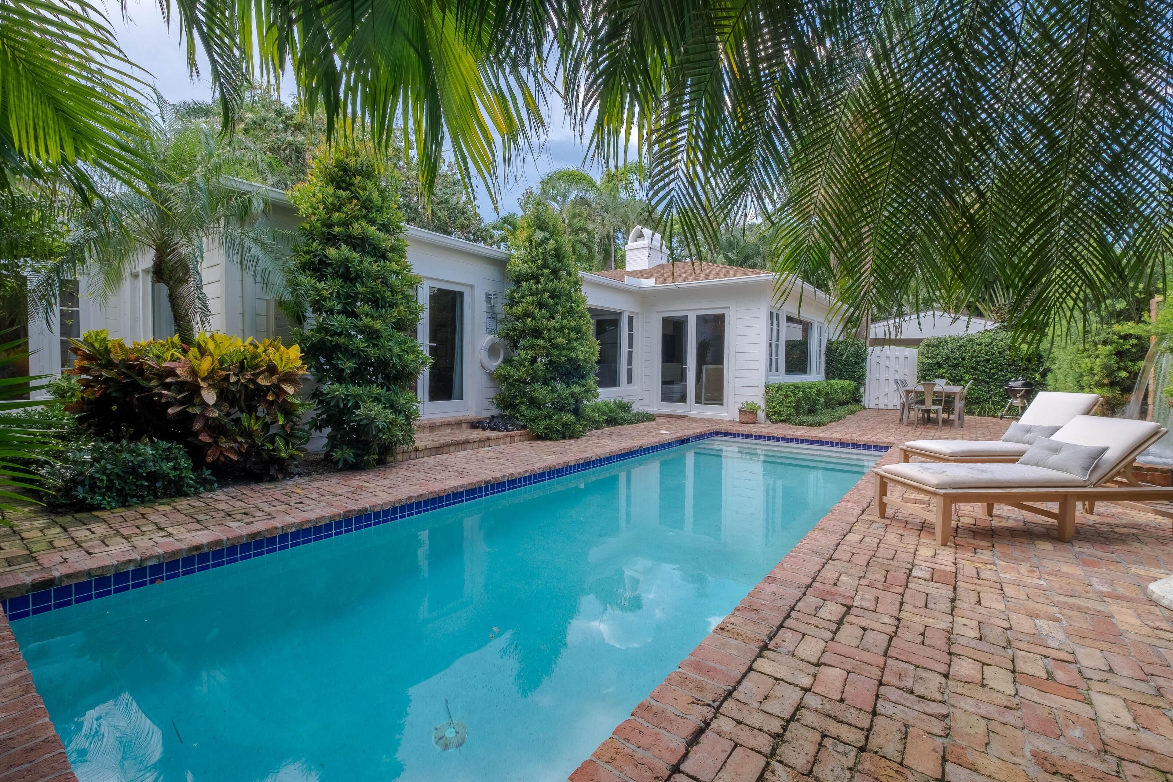 House, Multiple Beds (Bushwood) | Pool | Outdoor pool, a heated pool, sun loungers