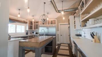 House, Multiple Beds (Teak House) | Private kitchen | Oven, dishwasher, cookware/dishes/utensils