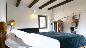 Family Studio Suite | 5 bedrooms, memory foam beds, soundproofing, free WiFi