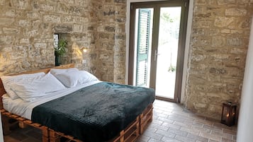 5 bedrooms, memory-foam beds, soundproofing, free WiFi
