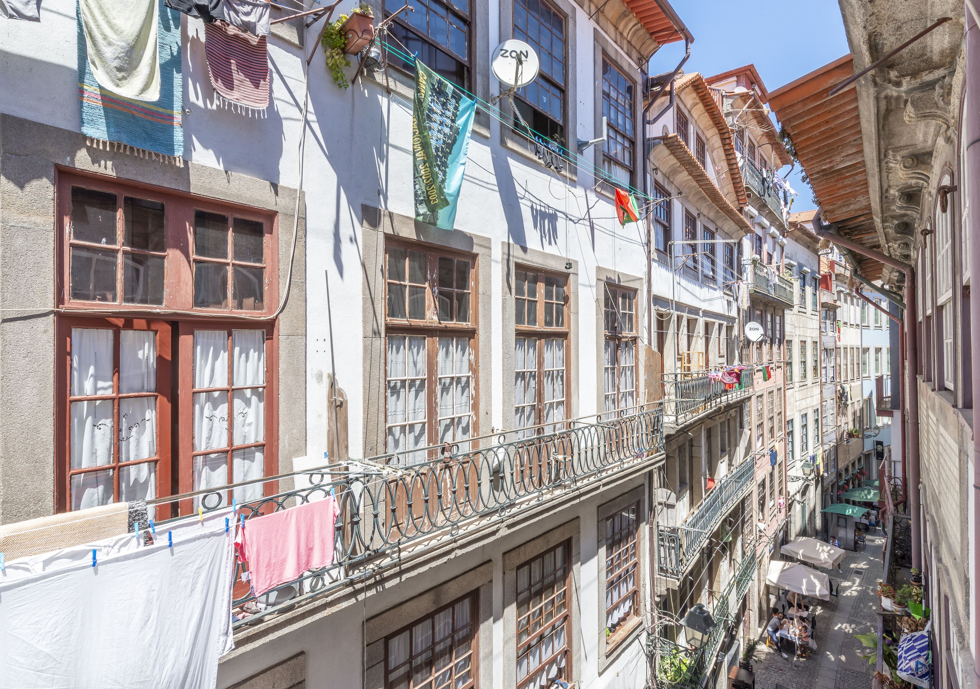 Photo - Oporto Street Fonte Taurina - Riverfront Suites