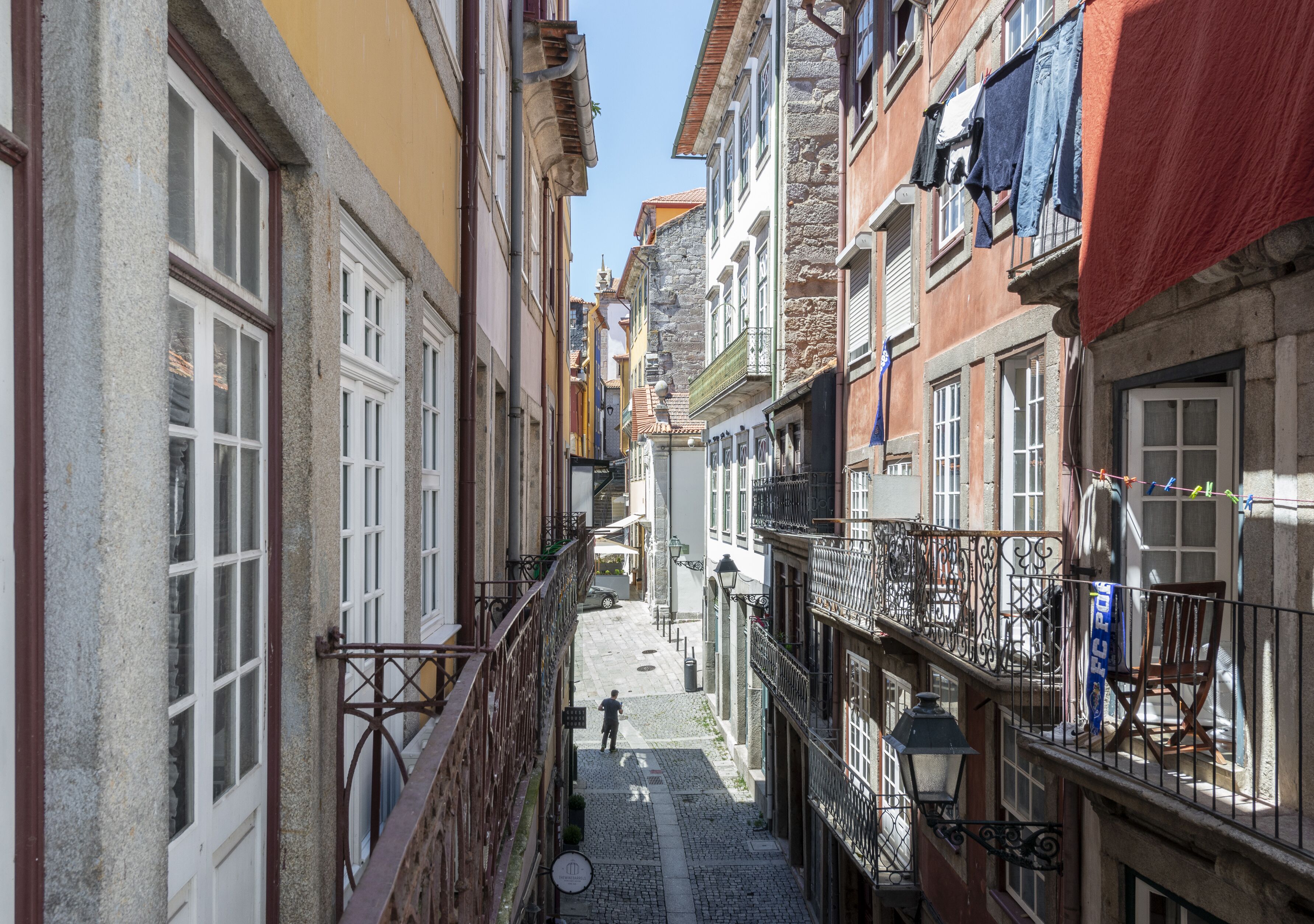 Photo - Oporto Street Fonte Taurina - Riverfront Suites