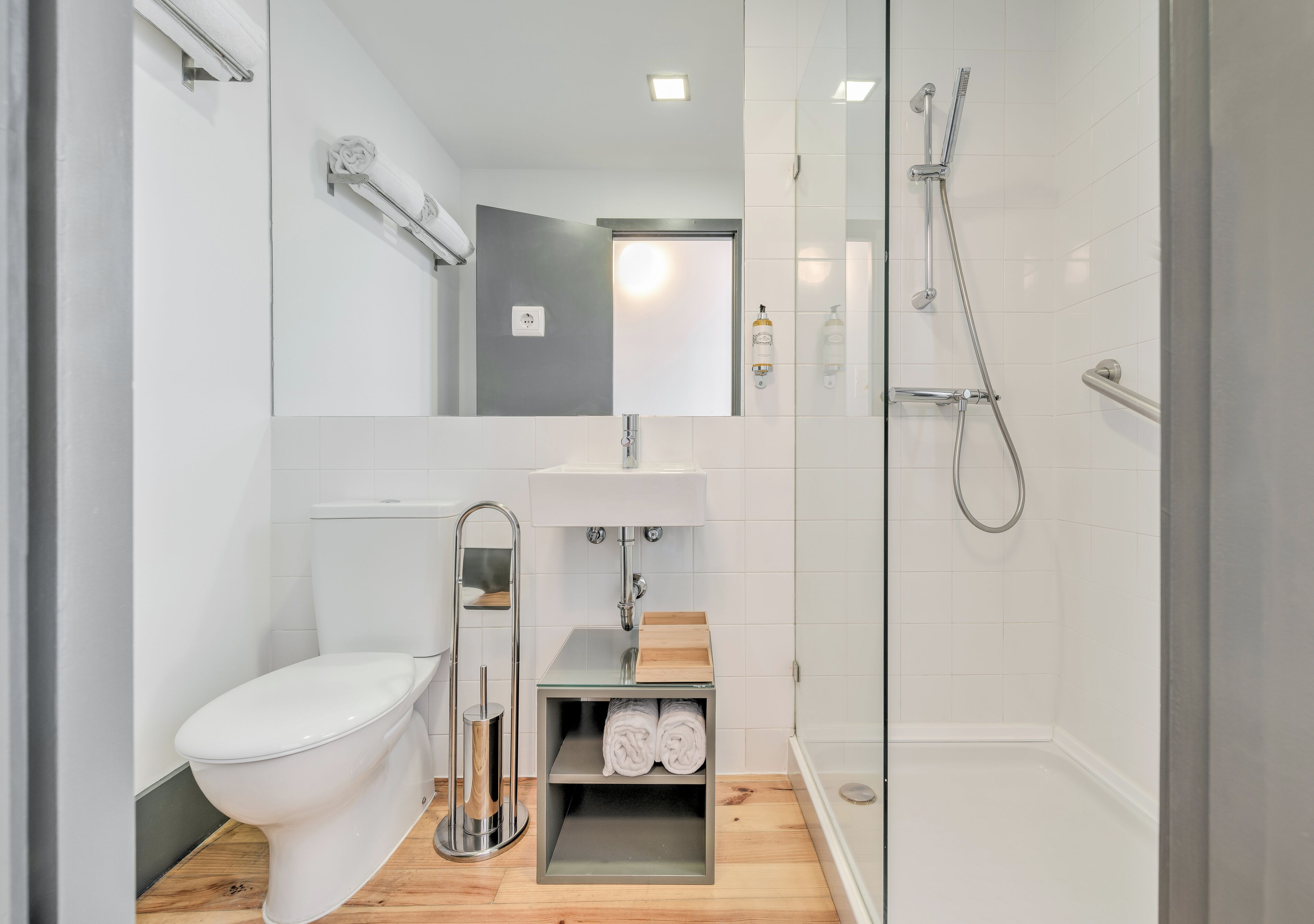 Photo - Oporto Street Fonte Taurina - Riverfront Suites