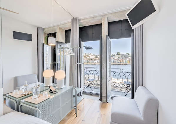 Superior Room, River View | Free WiFi, bed sheets - Oporto Street Fonte Taurina (Porto)