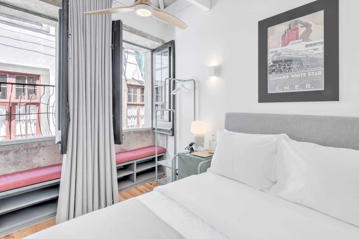 Wifi gratis y ropa de cama