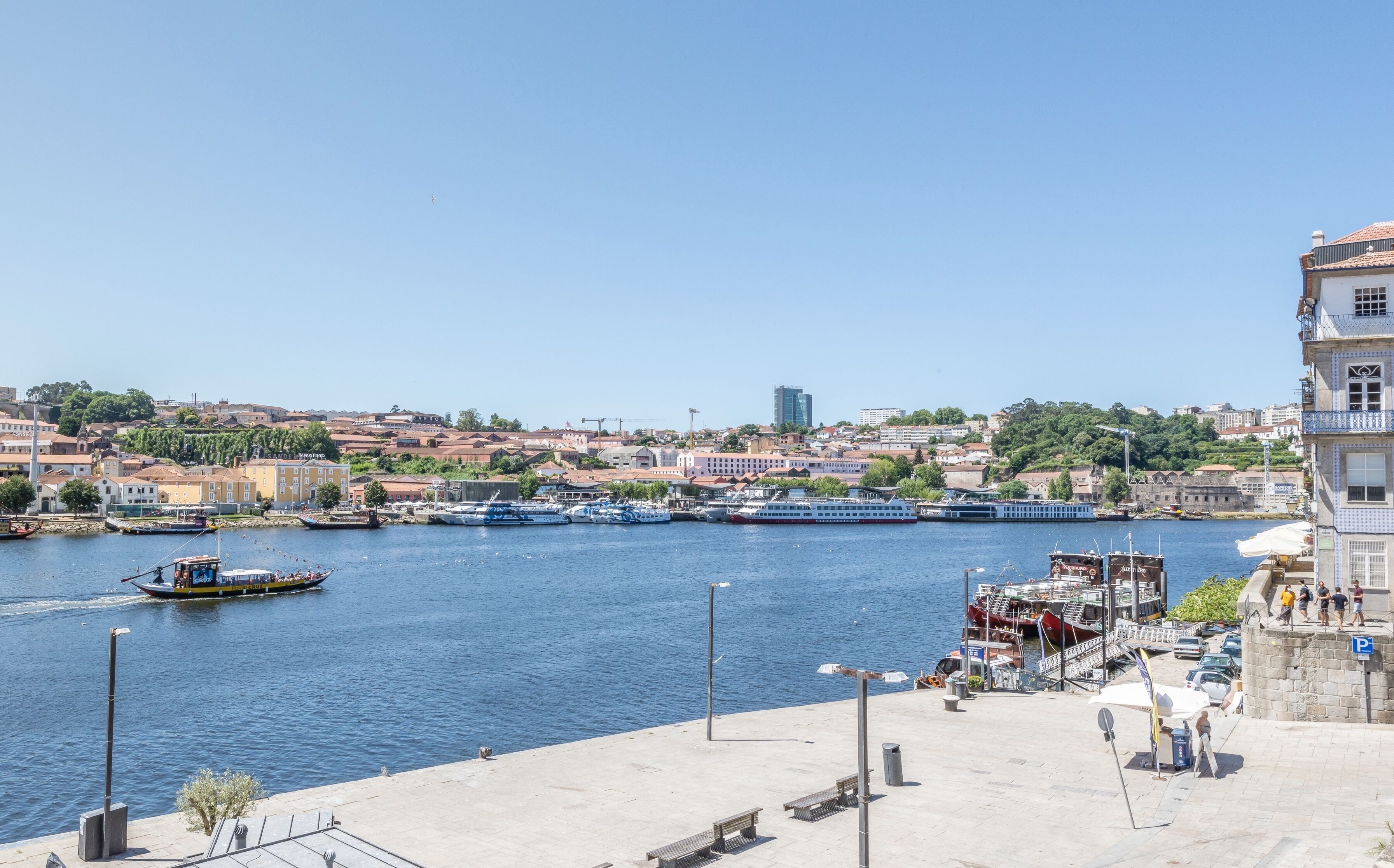 Photo - Oporto Street Fonte Taurina - Riverfront Suites