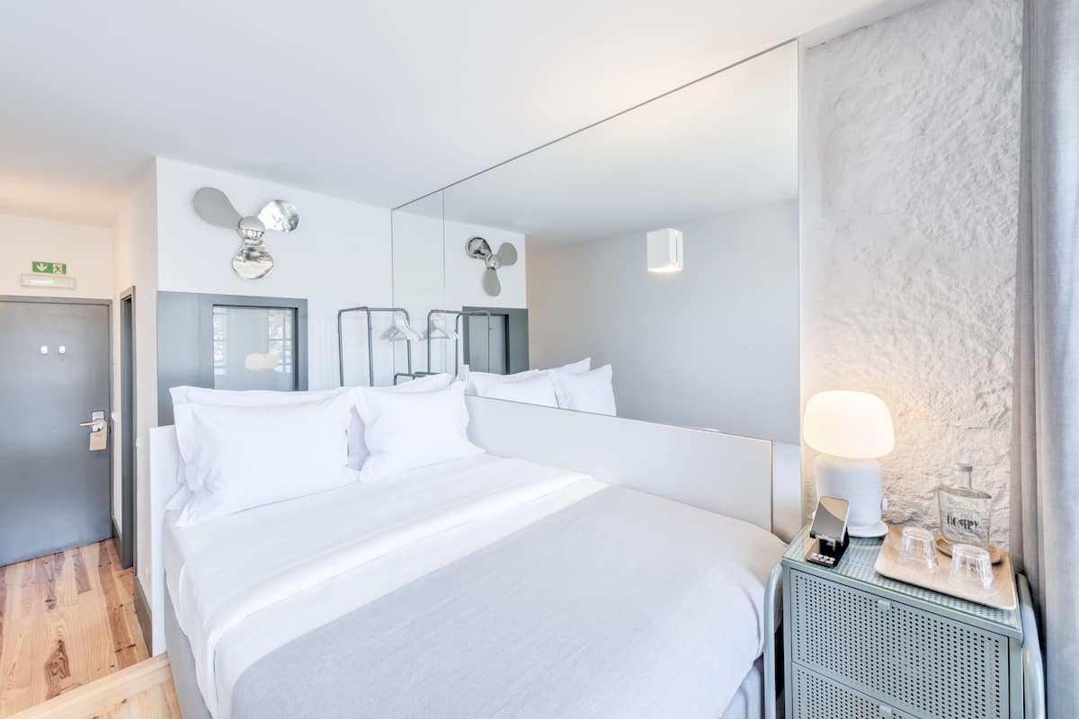 Wifi gratis y ropa de cama