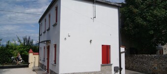 Red House Pianzano, located in a very quiet area