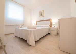 1 bedroom, iron/ironing board, Internet, bed sheets