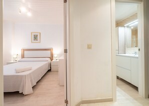 1 chambre, fer et planche à repasser, accès à Internet, literie fournie