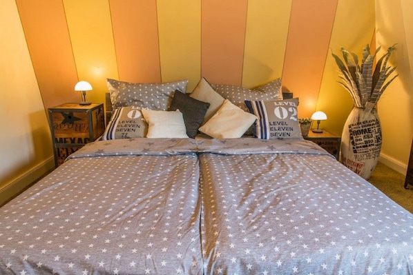 Condo | 2 bedrooms, free WiFi, bed sheets