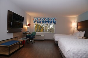 Desk, blackout drapes, iron/ironing board, free WiFi - Tru By Hilton Chambersburg, PA (Chambersburg)