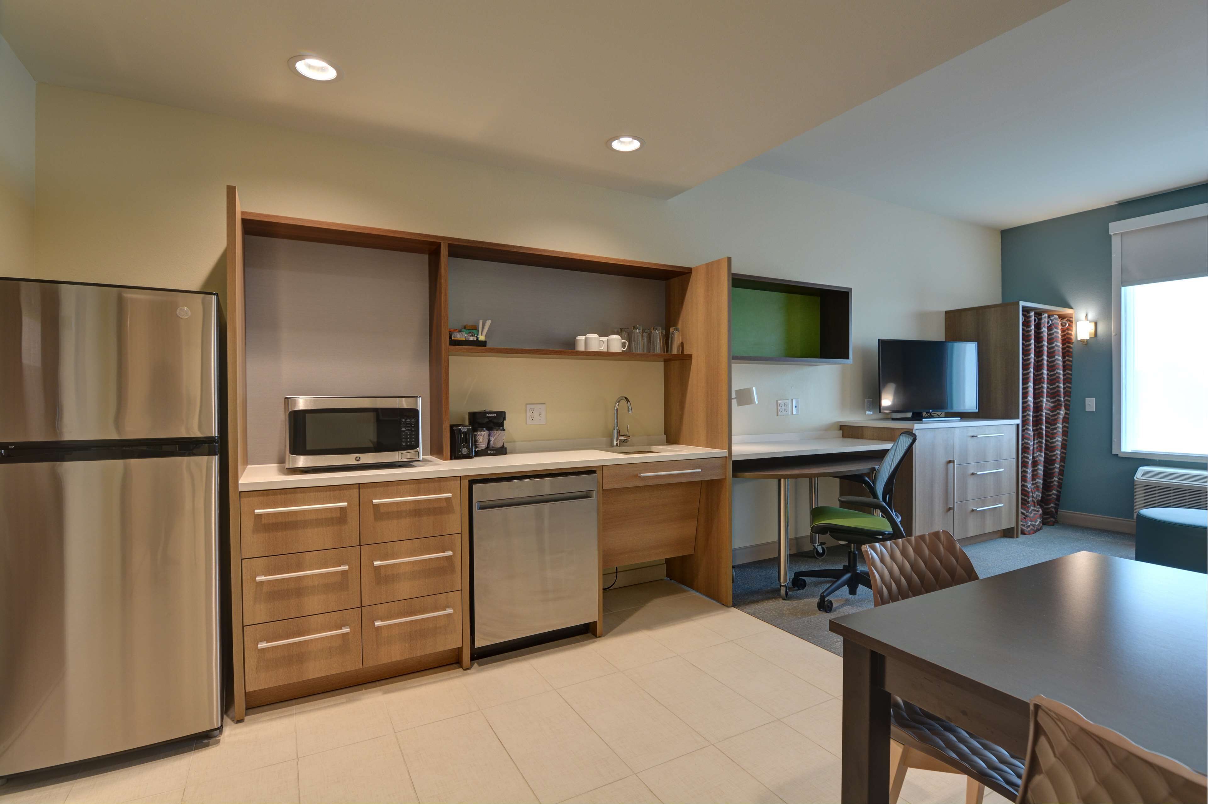 suite, 1 bedroom, non smoking | private kitchen | full-sized fridge, microwave, dishwasher, coffee/tea maker