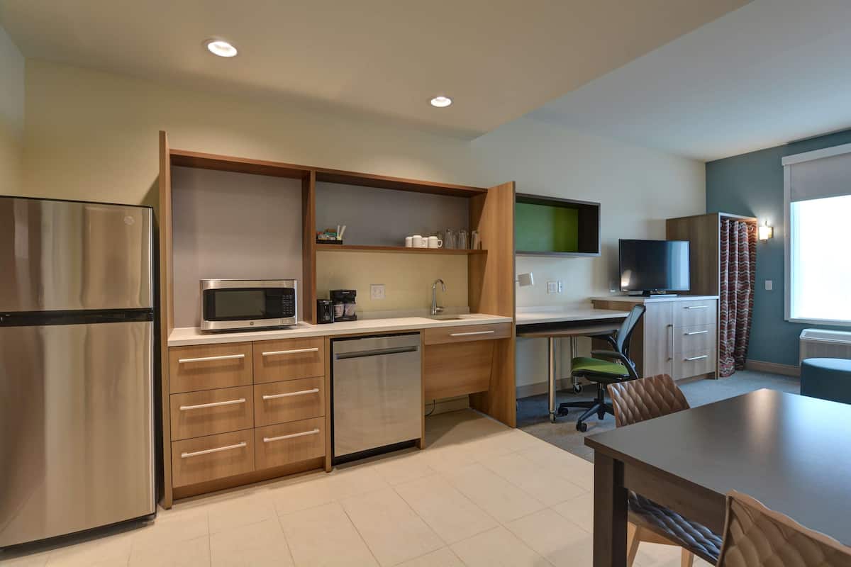 suite, 1 bedroom, non smoking | private kitchen | full-sized fridge, microwave, dishwasher, coffee/tea maker