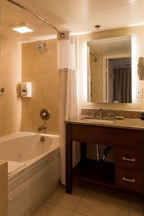 Combined shower/bathtub, hair dryer, towels, soap - Awesome 2 bedroom condo at Coronado Beach Resort in beautiful Coronado, CA (Coronado)