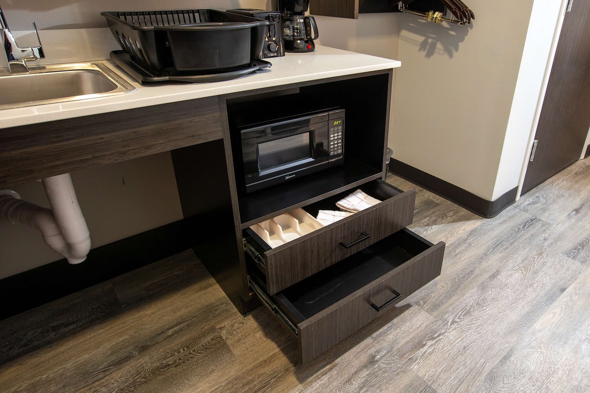 deluxe room, 2 double beds, accessible, non smoking | free wifi, bed sheets