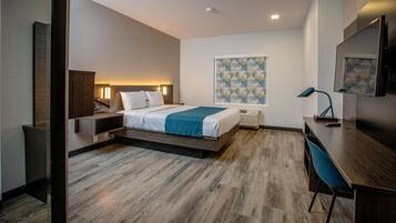 Skrivebord, arbejdsområde til bærbare computere, gratis Wi-Fi, sengetøj