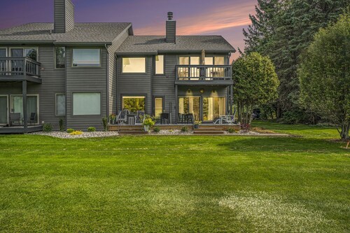 Leelanau condo on golf course close to beaches, wineries, sand dunes, and more