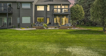 Leelanau condo on golf course close to beaches, wineries, sand dunes, and more