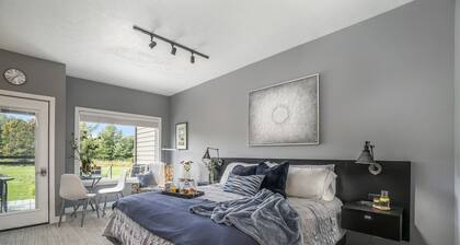 Leelanau condo on golf course close to beaches, wineries, sand dunes, and more