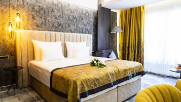 Deluxe Double Room (107) | Premium bedding, down comforters, minibar, desk