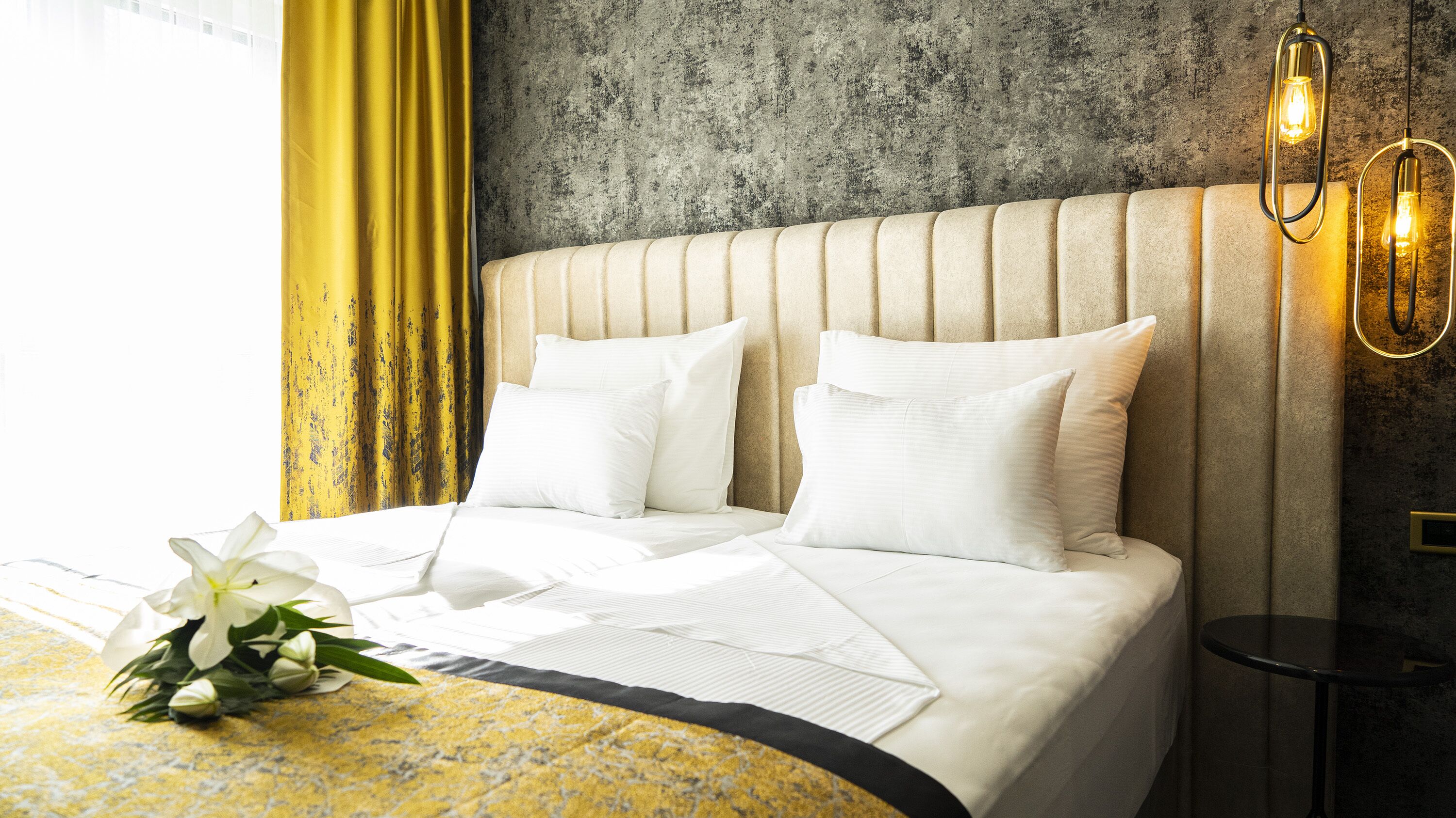 deluxe double room (102) | premium bedding, down duvets, minibar, desk