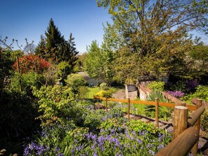 Property grounds - 2 bedroom accommodation in Winchester (Winchester)