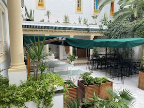 Tempat makan outdoor