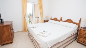 3 bedrooms, iron/ironing board, free WiFi, bed sheets - Villas del Golf TH 23 (Manilva)