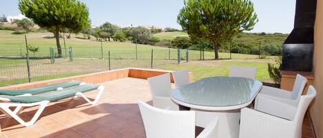 屋外ダイニングエリア